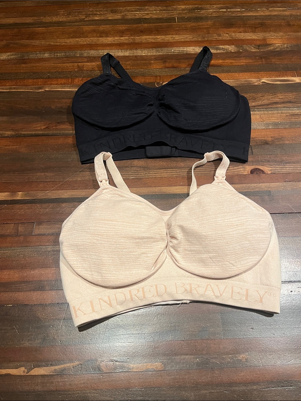 Kindred Bravely Seamless Nursing pumping Bras in Black and Blush large